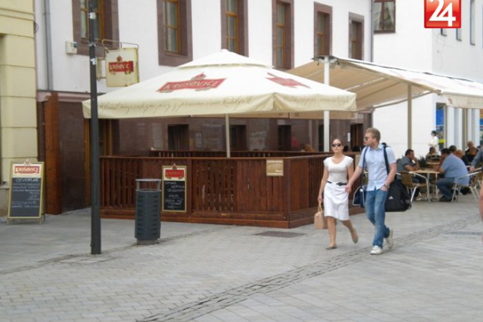 Ilustračný obrázok k článku Letné terasy: Na Mariánskom námestí prekvapia terasy tento rok novým šatom